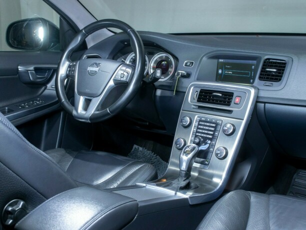 volvo-v60-diesel-2013-big-16