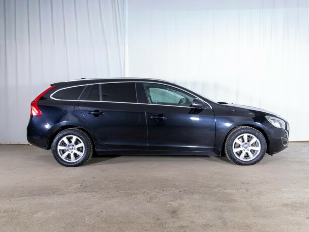 volvo-v60-diesel-2013-big-5