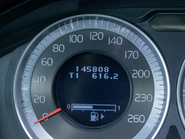 volvo-v60-diesel-2013-big-23