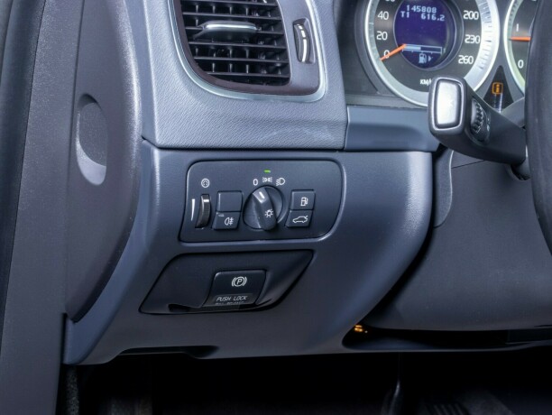 volvo-v60-diesel-2013-big-21