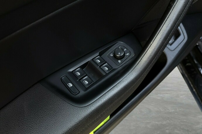 volkswagen-passat-diesel-2019-big-18