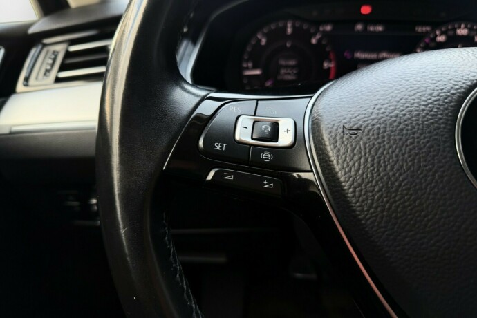 volkswagen-passat-diesel-2019-big-22