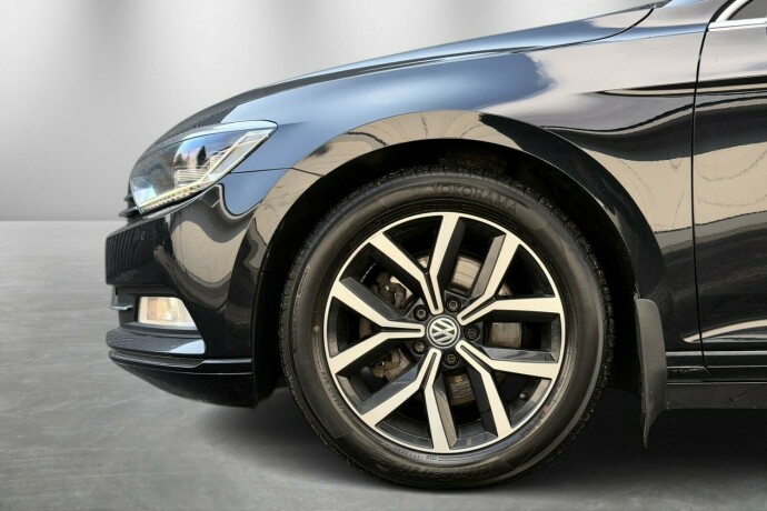 volkswagen-passat-diesel-2019-big-14