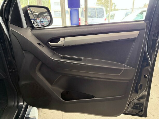 isuzu-d-max-diesel-2012-big-21