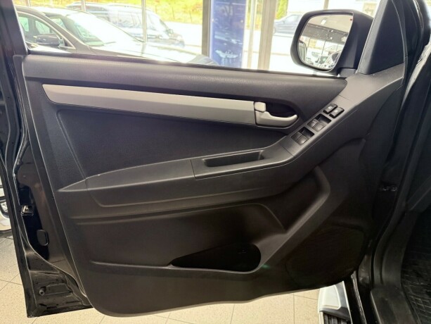 isuzu-d-max-diesel-2012-big-9