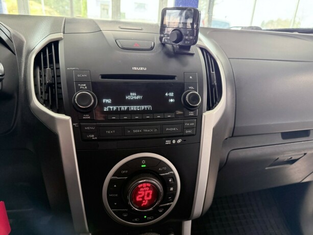 isuzu-d-max-diesel-2012-big-19