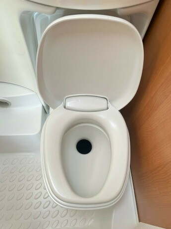 knaus-royale-580-uk-lav-seng-bak-k248yeseng-sittegruppe-gulvvarme-stekeovn-2010-big-45