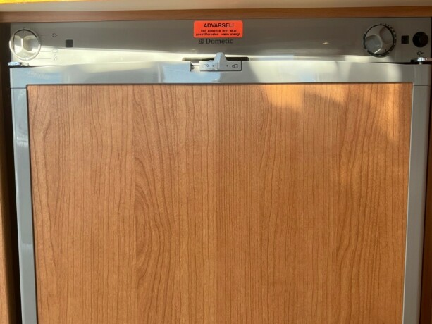 knaus-royale-580-uk-lav-seng-bak-k248yeseng-sittegruppe-gulvvarme-stekeovn-2010-big-17