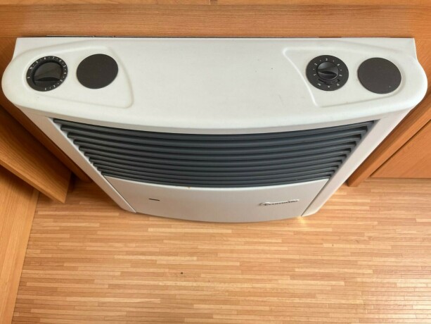 knaus-royale-580-uk-lav-seng-bak-k248yeseng-sittegruppe-gulvvarme-stekeovn-2010-big-31