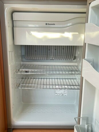 knaus-royale-580-uk-lav-seng-bak-k248yeseng-sittegruppe-gulvvarme-stekeovn-2010-big-18