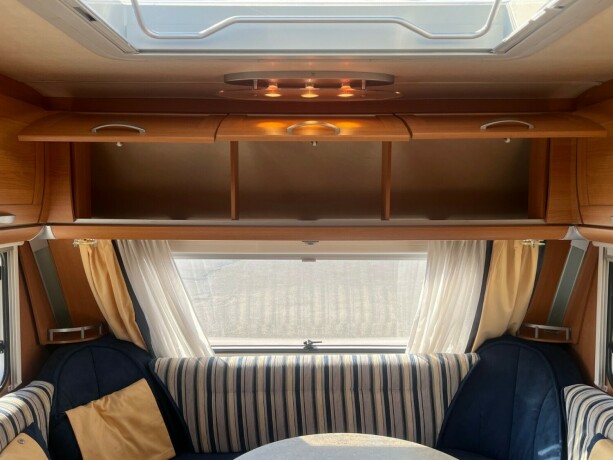 knaus-royale-580-uk-lav-seng-bak-k248yeseng-sittegruppe-gulvvarme-stekeovn-2010-big-13