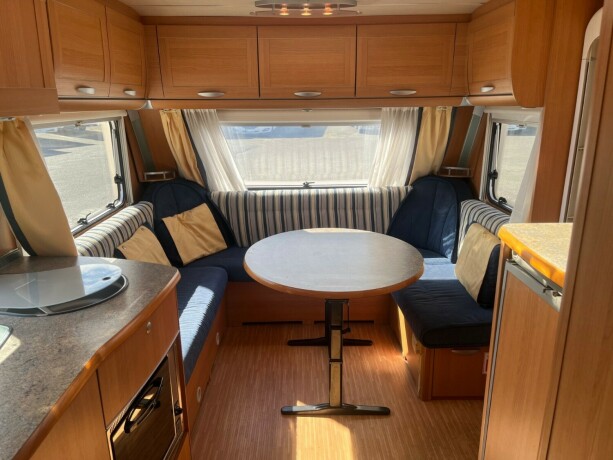 knaus-royale-580-uk-lav-seng-bak-k248yeseng-sittegruppe-gulvvarme-stekeovn-2010-big-11