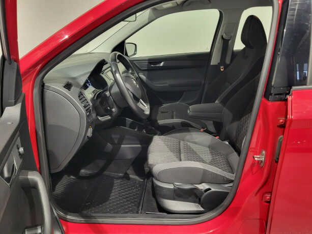 skoda-fabia-bensin-2018-big-9