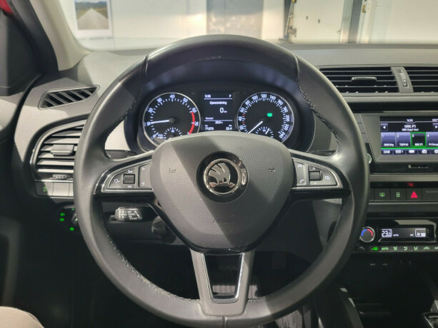 skoda-fabia-bensin-2018-big-11