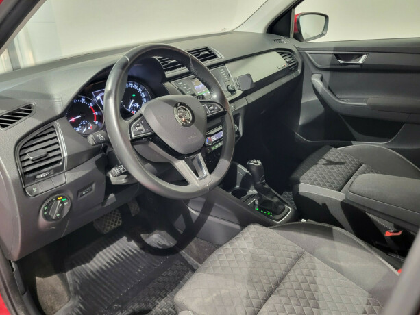 skoda-fabia-bensin-2018-big-10