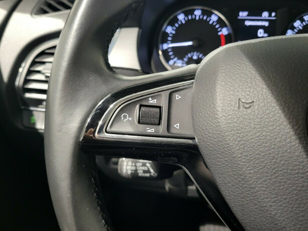 skoda-fabia-bensin-2018-big-18