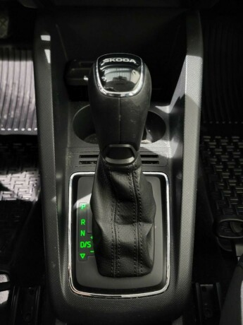 skoda-fabia-bensin-2018-big-16