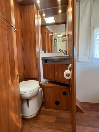 dethleffs-trend-t7057-queensbed-senkeseng-truma-6eh-gulvvarme-stort-kj248leskap-diesel-2016-big-55