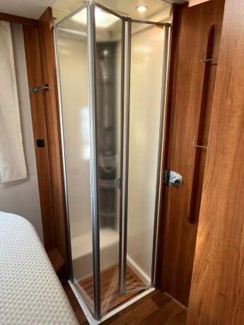 dethleffs-trend-t7057-queensbed-senkeseng-truma-6eh-gulvvarme-stort-kj248leskap-diesel-2016-big-63