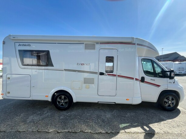 dethleffs-trend-t7057-queensbed-senkeseng-truma-6eh-gulvvarme-stort-kj248leskap-diesel-2016-big-3