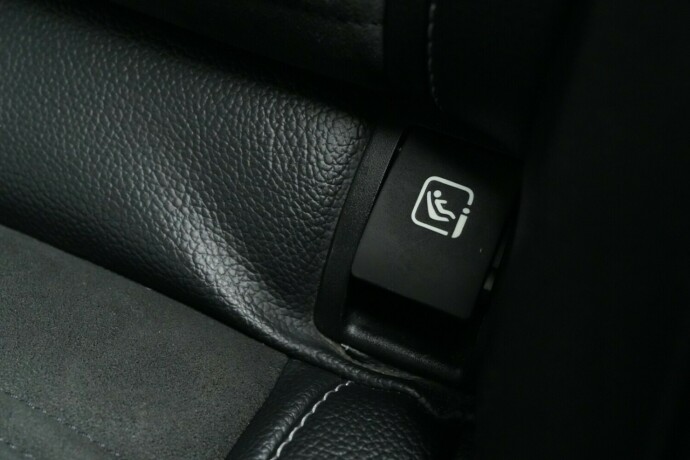 mercedes-benz-c63-bensin-2016-big-40