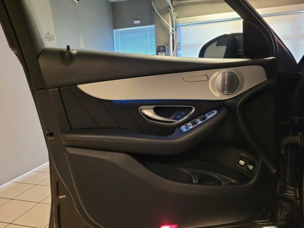 mercedes-benz-glc-plug-in-petrol-2018-big-28