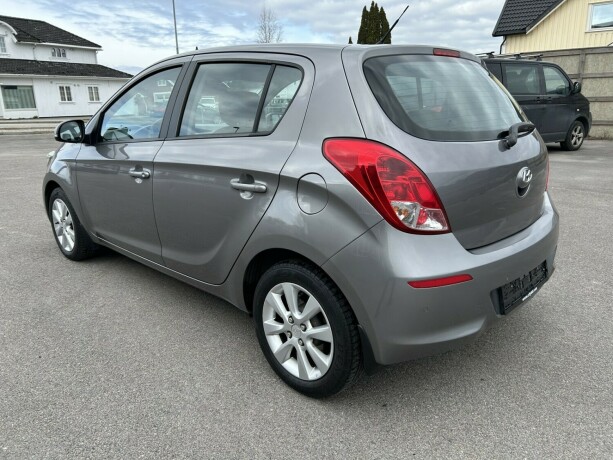 hyundai-i20-bensin-2013-big-4