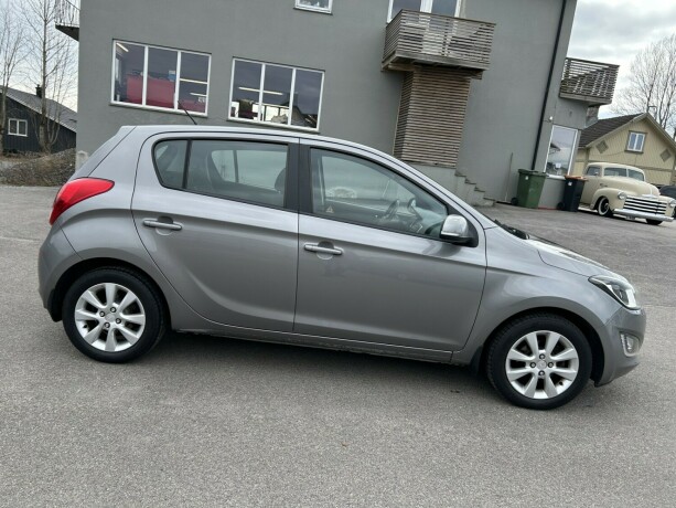 hyundai-i20-bensin-2013-big-7