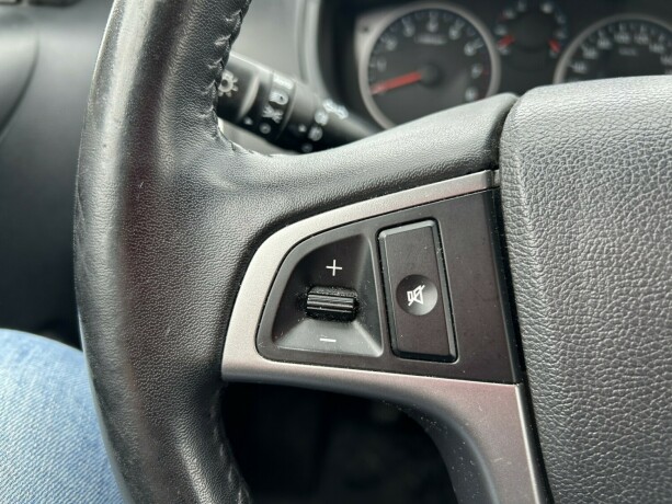 hyundai-i20-bensin-2013-big-17