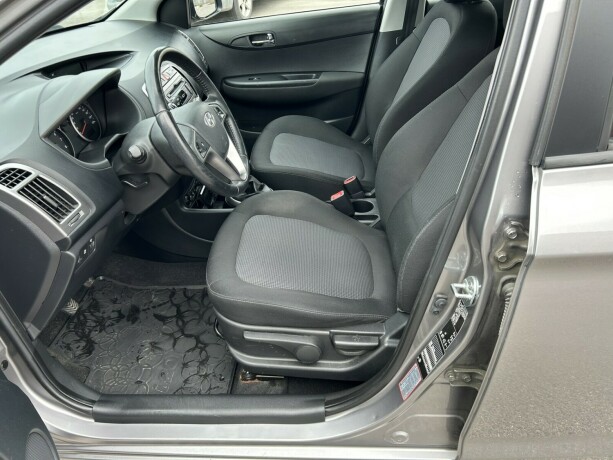 hyundai-i20-bensin-2013-big-14