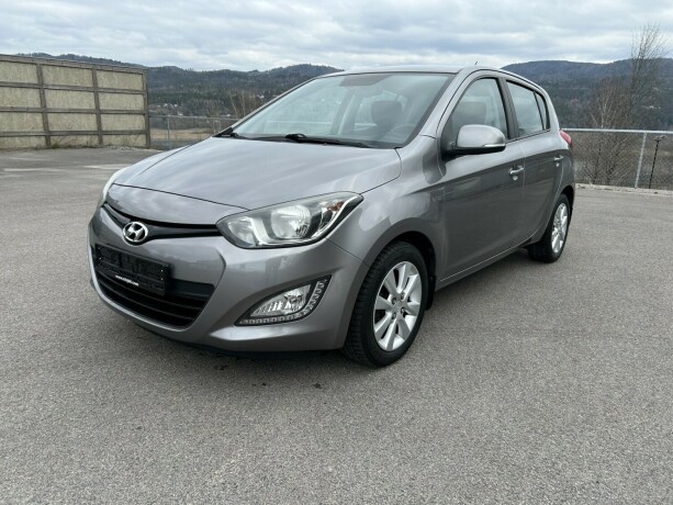 hyundai-i20-bensin-2013-big-2