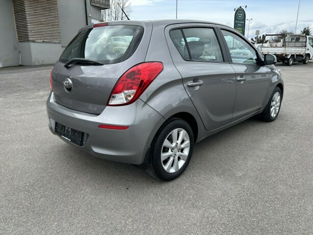 hyundai-i20-bensin-2013-big-6