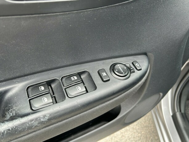 hyundai-i20-bensin-2013-big-13