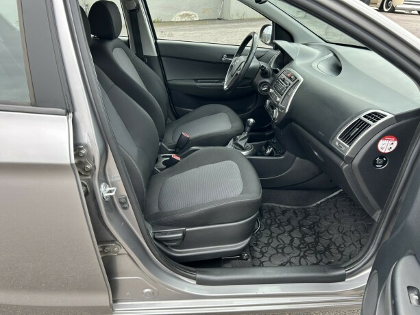 hyundai-i20-bensin-2013-big-10