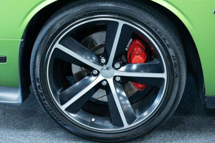 dodge-challenger-bensin-2011-big-5