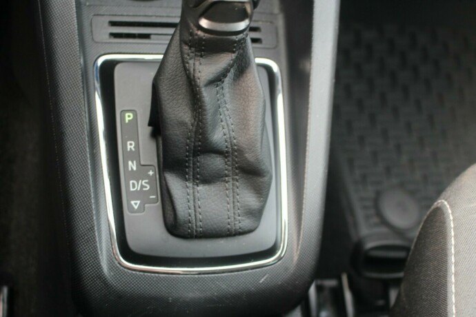 skoda-fabia-bensin-2019-big-12