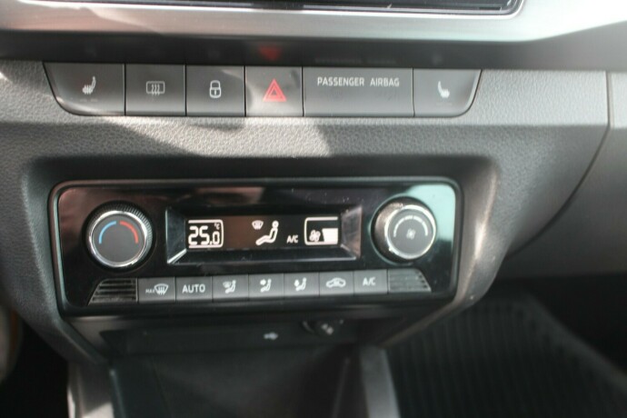 skoda-fabia-bensin-2019-big-11