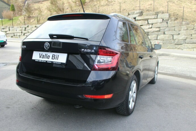 skoda-fabia-bensin-2019-big-3