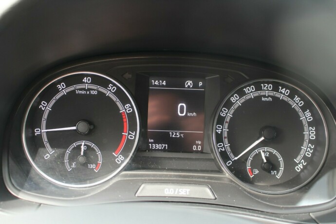 skoda-fabia-bensin-2019-big-8