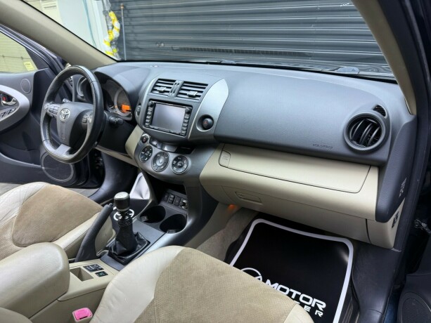 toyota-rav4-diesel-2010-big-11