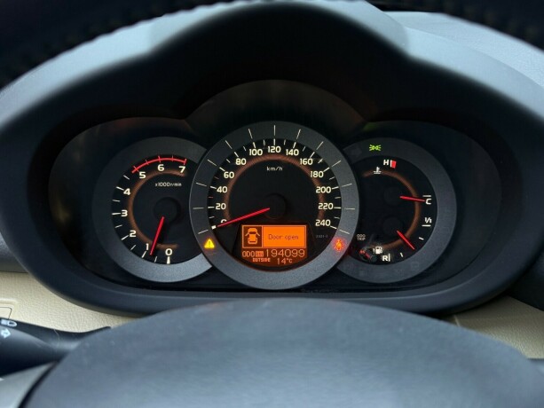 toyota-rav4-diesel-2010-big-15