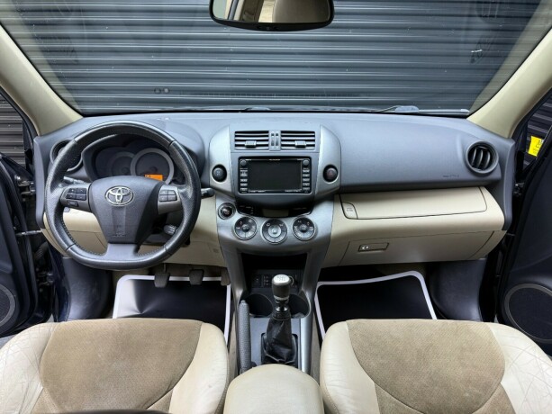 toyota-rav4-diesel-2010-big-9