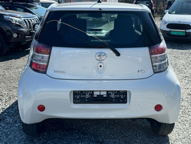 toyota-iq-bensin-2009-big-4