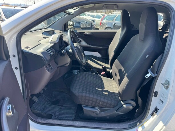 toyota-iq-bensin-2009-big-6