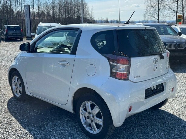 toyota-iq-bensin-2009-big-3