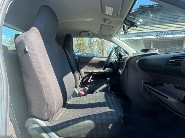 toyota-iq-bensin-2009-big-7