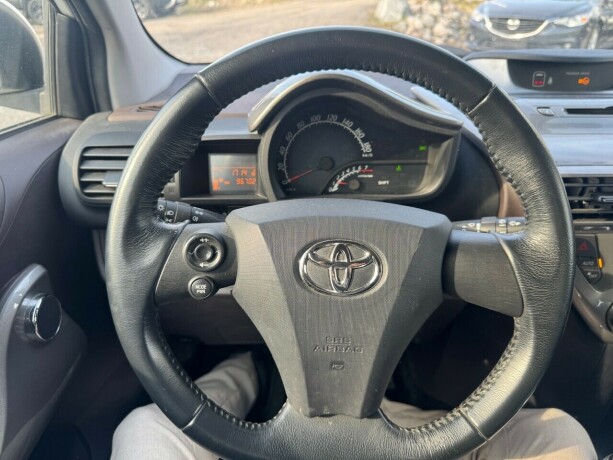 toyota-iq-bensin-2009-big-11
