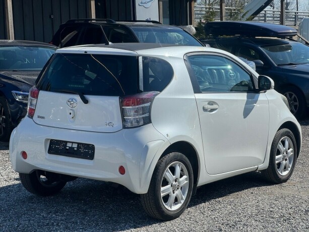 toyota-iq-bensin-2009-big-5
