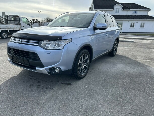 mitsubishi-outlander-elektrisitetbensin-2015-big-2