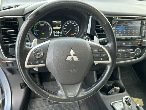 mitsubishi-outlander-elektrisitetbensin-2015-big-18